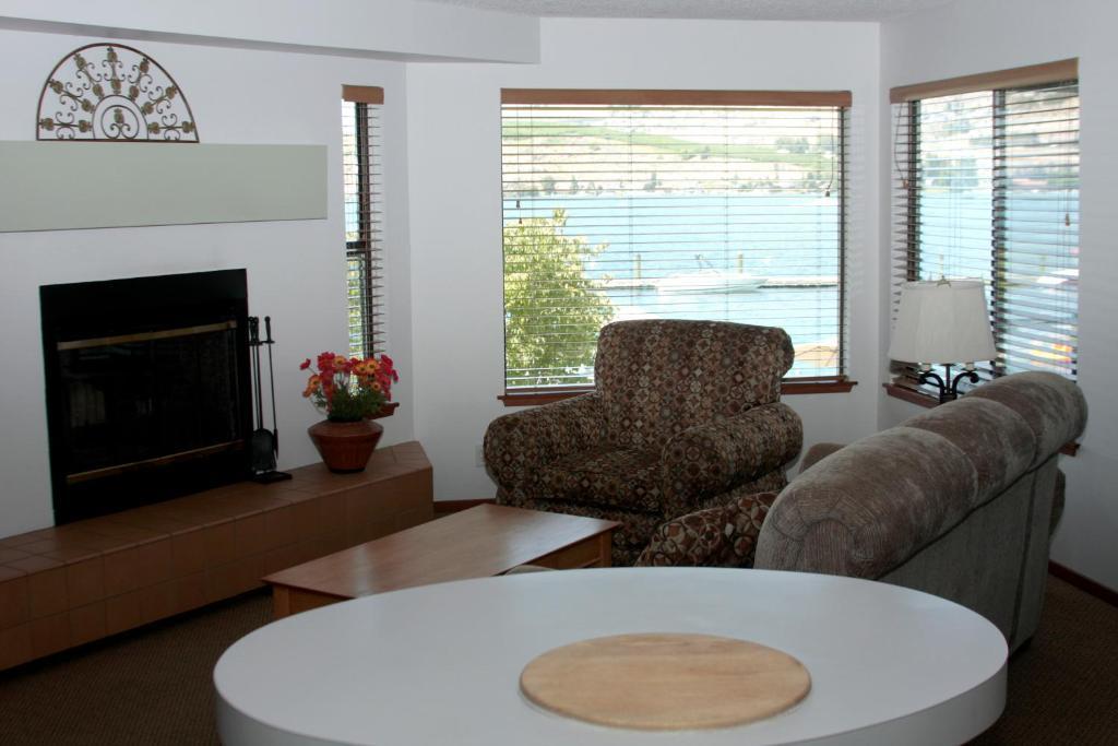 Petersons Waterfront Chelan Room photo