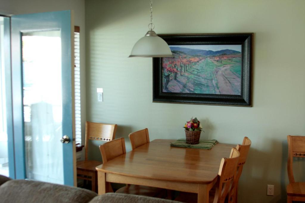 Petersons Waterfront Chelan Room photo