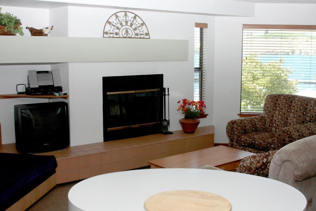 Petersons Waterfront Chelan Room photo